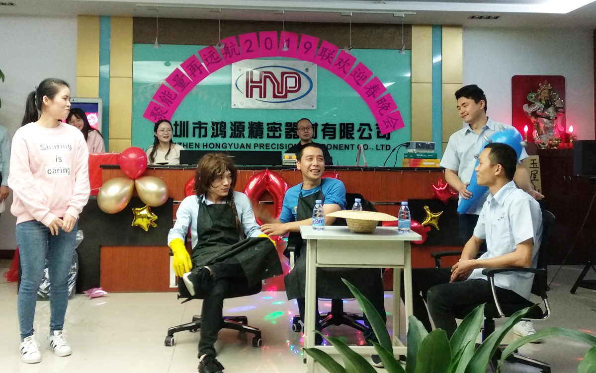 鴻源精密晚會小品《測謊機(jī)器人》